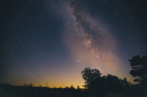 A good example is halley's comet which orbits the sun every 76 years and is the 'progenitor' of the. This is how one Toronto photographer went looking for the Perseid meteor shower