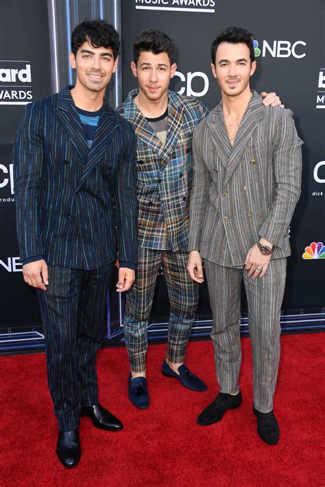 The Jonas Brothers 2019 Mtv Vmas Outfits Had Them Ready For Fall