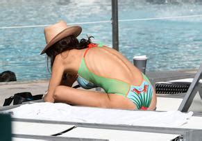Bethenny Frankel Hot And Sexy Butt As She Takes A Dip In The Pool In Miami Aznude