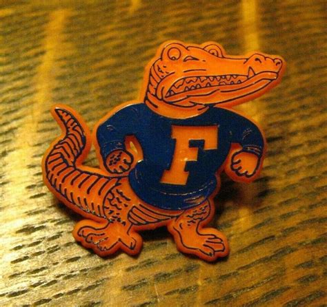 Florida Gators Lapel Pin Vintage University Florida Gator School