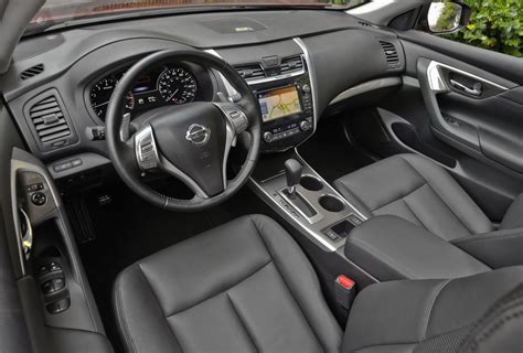 Sporty 2015 Nissan Altima Sl Model Has Leather Interior Plenty Of New