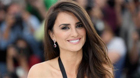 Penélope Cruz Shares Makeup Free Selfie And Her Skin Is Positively