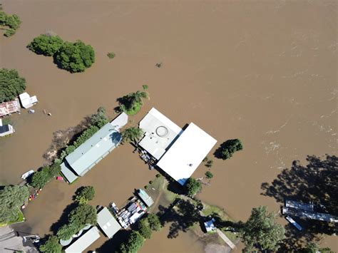 australian floods kill two more evacuations as clean up begins the jim bakker show
