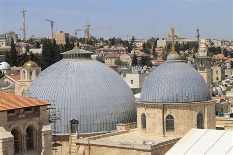 اسمه بالكامل عمر محمد عمر خورشيد. اين تقع كنيسة القيامة , معالم اثريه في القدس العربيه - افخم فخمه