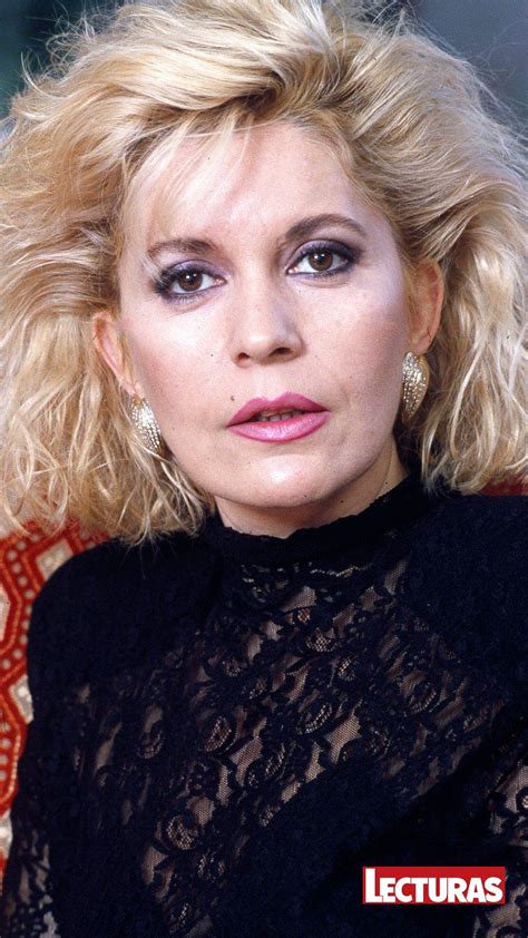 ¡TODAS LAS FOTOS! Bárbara Rey, sola y sin Ángel Cristo, posa en su