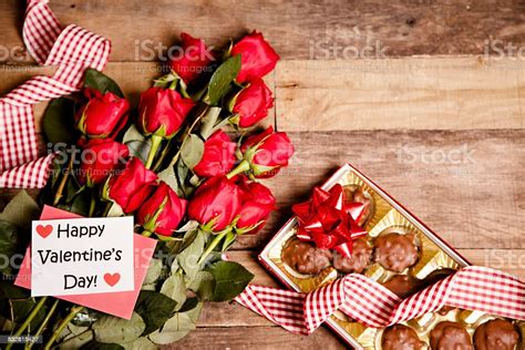 Happy Valentines Day Red Roses Bouquet Chocolate Candy Notecard Ribbon