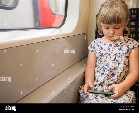 Viendo El Tren Fotos E Imágenes De Stock Alamy
