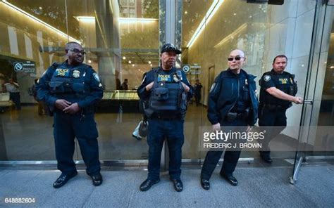Homeland Security Agents Photos And Premium High Res Pictures Getty