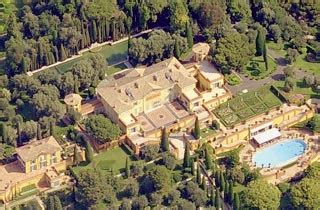 To please the crowd that see gatesy as a sexual object (i hear there is a huge bucket load of you out there), 1835 73rd ave ne, medina, wa 98039, is his exact address. Eleven Luxury French Pads Fit for a Celebrity or a King ...