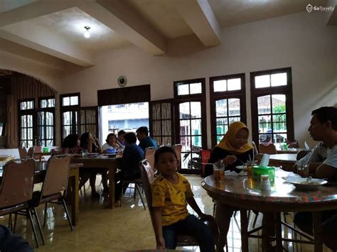 Setiap tahunnya, kampus ini selalu ramai dipadati calon mahasiswa baru. Sarapan di Depot Jawa Timur: Nasi Langgi-nya Juara! - GoTravelly