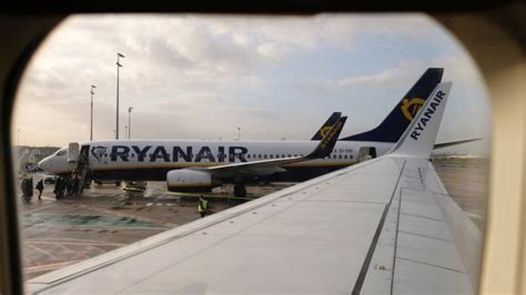 Ryanair Passenger Takes Emergency Exit Kasapa1025fm