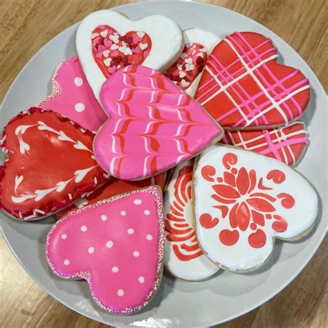 How To Decorate Valentine Cookies With Royal Icing Antsy Nancy