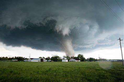 Tornadoes Hit Plains 2 Dead Homes Destroyed In Oklahoma Chicago Tribune