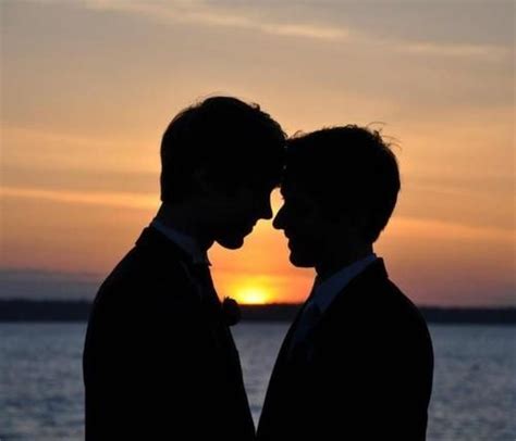 Kissing On A Sunset Gay Aesthetic Couple Aesthetic Gay Lindo Tumblr Gay Couple Silhouette