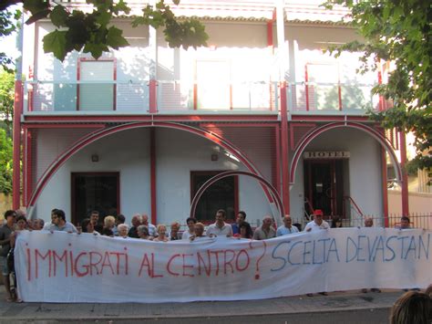 Migranti Manifestazioni E Sit In A Santa Marinella A Confronto Pro E