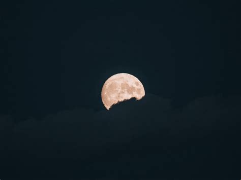 Download Wallpaper 1024x768 Moon Clouds Night Full Moon Dark
