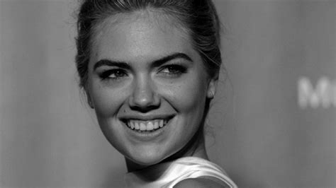 Kate Upton Is Sports Illustrateds Swimsuit Issue Cover Model Again