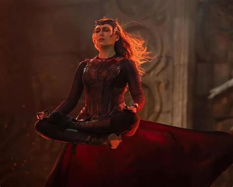 Elizabeth Olsen As Wanda Maximoff Scarlet Witch Ds Mom Marvel