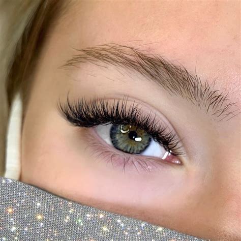 Hybrids And Sparkles The Perfect Combination😍 Lashes By Lasshesbyliv