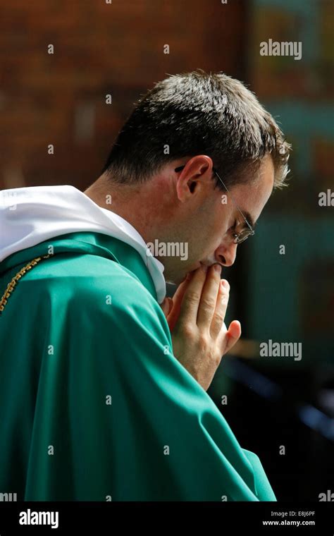 Priest Celebrating Catholic Mass Hi Res Stock Photography And Images