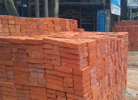 Batu bata adalah bahan bangunan yang telah lama dikenal dan dipakai oleh masyarakat baik di pedesaan maupun di perkotaan yang berfungsi untuk bahan bangunan konstruksi. Waspadai Kecurangan Penjual Batu Bata di Jalan Perintis ...