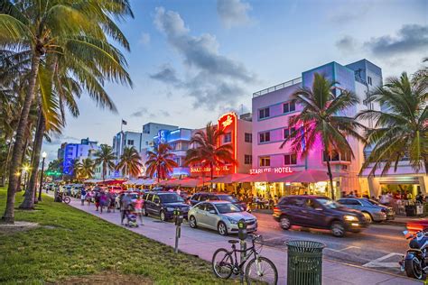 Art Deco Night Life In South Beach Miami Travel To The Next