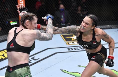 Amanda Nunes Is Ufcs First Openly Lesbian Fighter 7 Things To Know