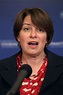 Amy Klobuchar 2020: 5 Fast Facts You Need to Know | Heavy.com