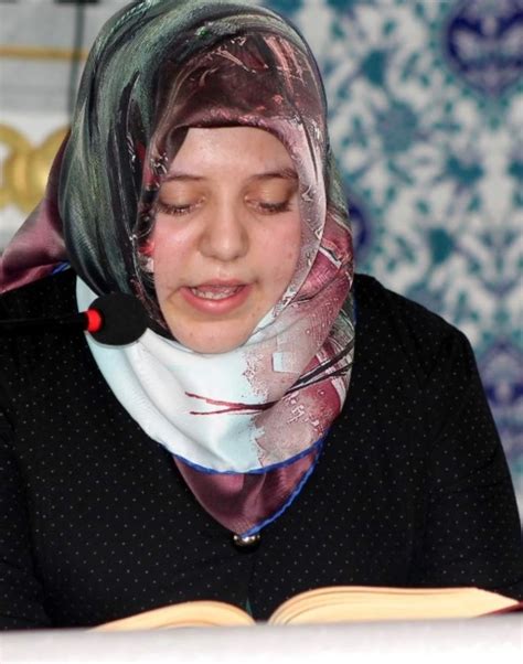 Kuran ı Kerim Okuma Yarışmasında Kız Öğrencinin Zor Anları Son Dakika