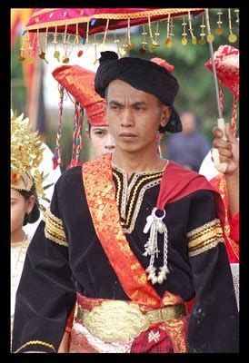 gambar  nama pakaian adat tradisional   provinsi  indonesia tasik cyber