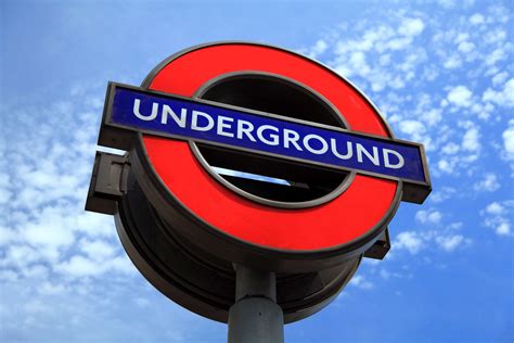 3840x2560 Commute London London Underground Metro Subway Train