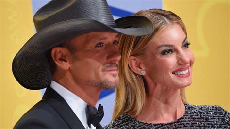 Faith Hill Gives Husband Tim Mcgraw A Big Kiss Upon Announcing More