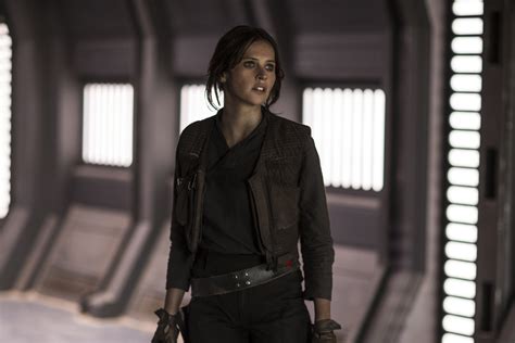 Exclusive Interview With Felicity Jones As Jyn In Rogue One A Star Wars Story Everyday Shortcuts