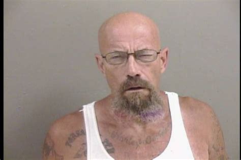 حتى الآن ، أداروا هذه المهمة. مجرم أمريكى نسخة طبق الأصل من شخصية والتر وايت في Breaking ...