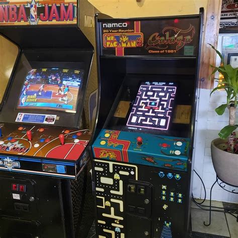I found the last pizza place in my city to feature arcade machines ...