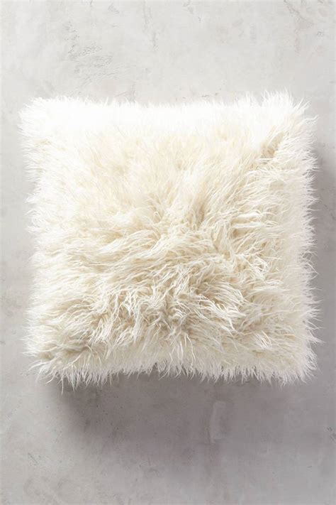 20 Affordable Ways To Work Faux Fur Into Your Home Décor This Fall