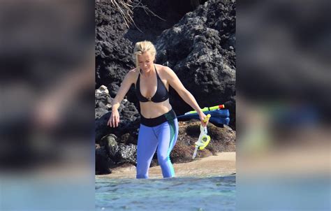 Pics Megyn Kelly Bikini Yoga Pants Snorkeling Hawaii Fox News Host