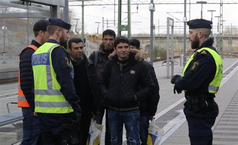 eu refugee crisis sweden denmark border checks extended amid surge of asylum seekers ibtimes
