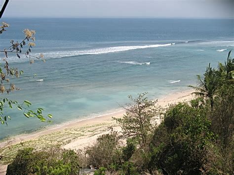 Wisata pantai kuta bali, pantai di bali yang selalu ramai dikunjungi turis asing. Foto-Foto Pemandangan Pantai Kuta ~ KUMPULAN FOTO FOTO