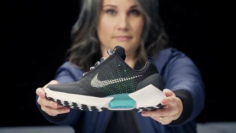 We Slipped On Nike S Hyperadapt 1 0 Self Lacing Sneakers Digital Trends