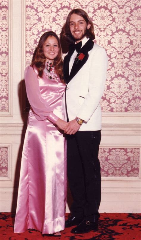 40 Cool Pics Of The 70s Prom Couples Vintage News Daily