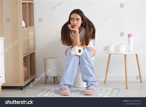 5 513 Girl Sitting On A Toilet Immagini Foto Stock E Grafica Vettoriale Shutterstock