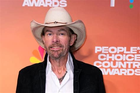 country singer songwriter toby keith has died after battling stomach cancer