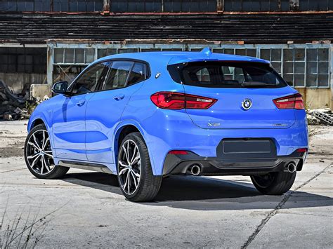 Both they offer similar features but they are different in their nature. 2018 BMW X2 - Price, Photos, Reviews & Features