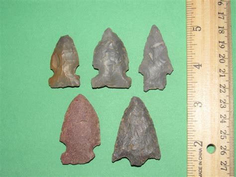 Five Prehistoric Indian Arrowheads Artifacts Etsy