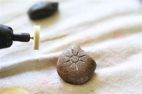 Carving Rocks With A Dremel Dremel Carving Engraving Glass Diy