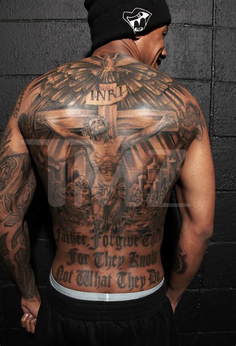 Does nick cannon have tattoos? Nick Cannon Out with New Massive Back Tattoo