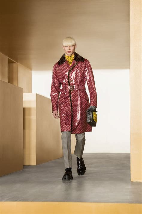Versace Fashion Collection Ready To Wear Fall Winter Presented