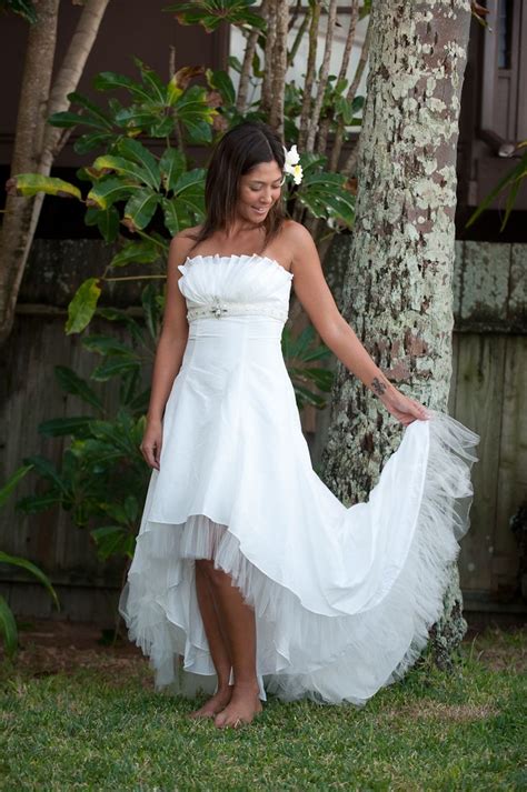But, the bride's party were dressed to kill, looking stiff and unhappy. Dress. long http://hawaiianweddingshop.com/c-1099-2.html ...