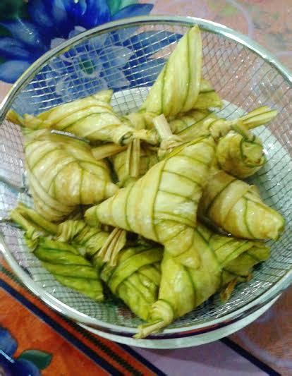Cara masak ketupat dari beras hanya direbus 40 menit & tidak cepat basi, padat & matang sempurna подробнее. Dari Dapur Ummi: Ketupat Palas & Rendang Ayam Opah